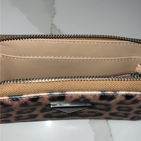 Womens Not Used Leopard Print Vintage Guess Wallet - Picture 6 of 11
